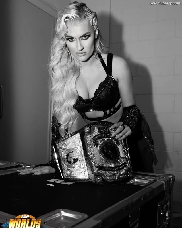 Blake Monroe photo 18 of 2387