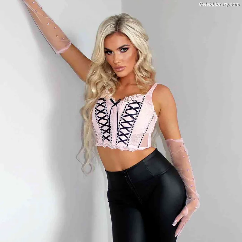 Blake Monroe photo 19 of 2387