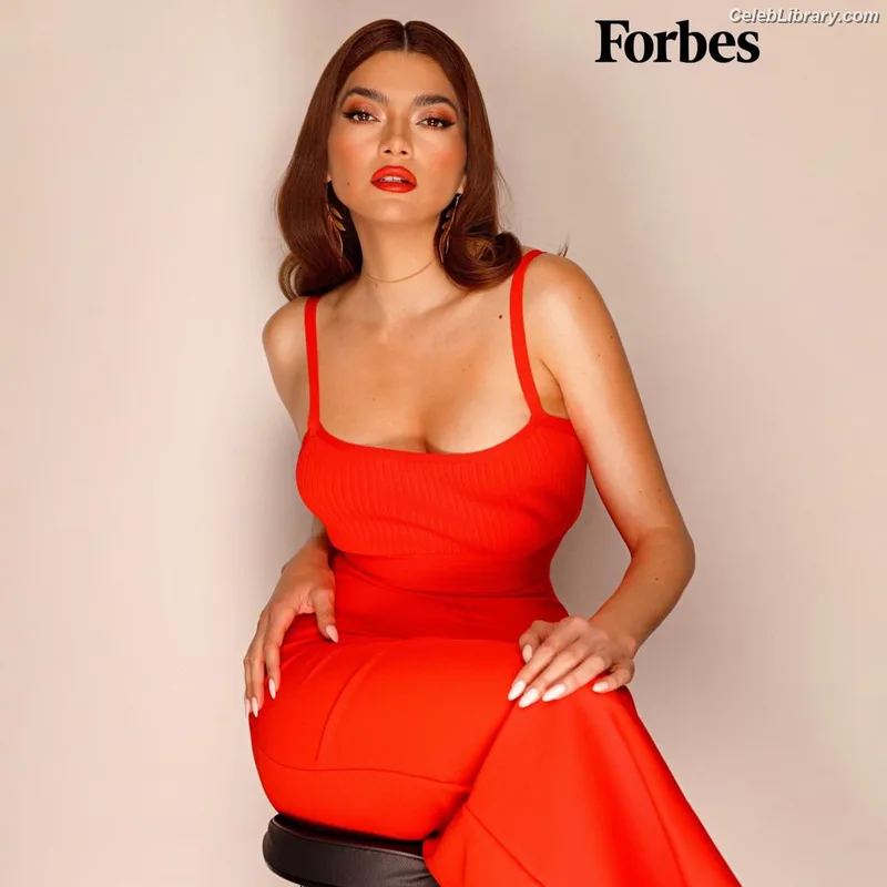 Blanca Blanco photo 7 of 300