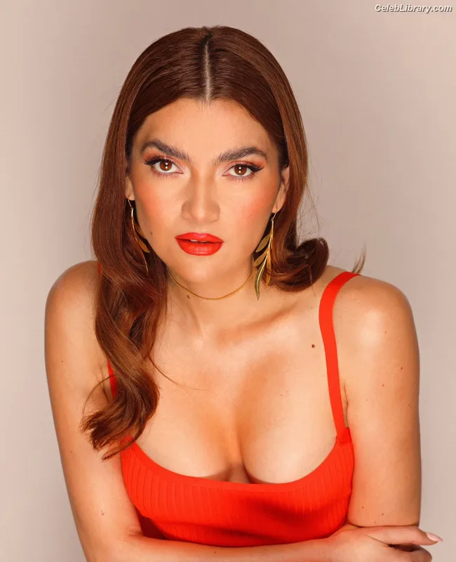 Blanca Blanco photo 15 of 300