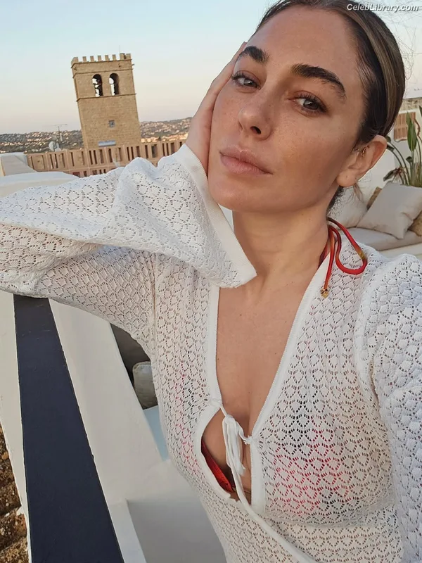Blanca Suárez photo 2 of 29