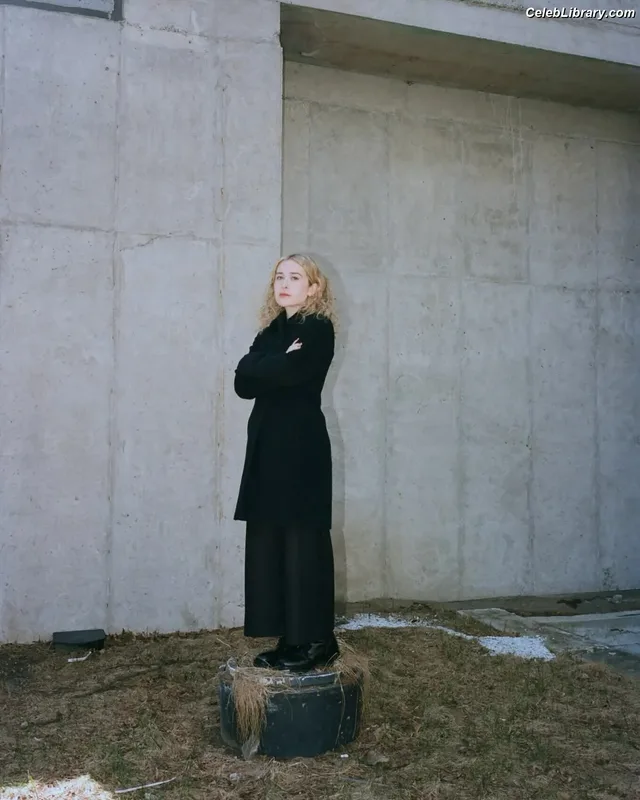 Blondshell photo 6 of 142