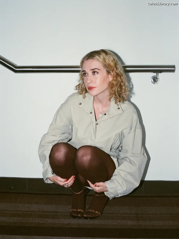 Blondshell photo 7 of 142