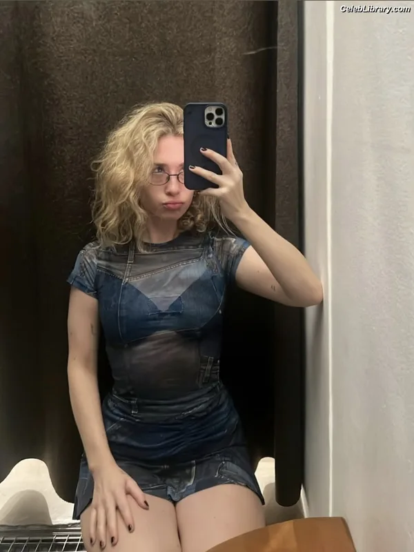 Blondshell photo 1 of 142