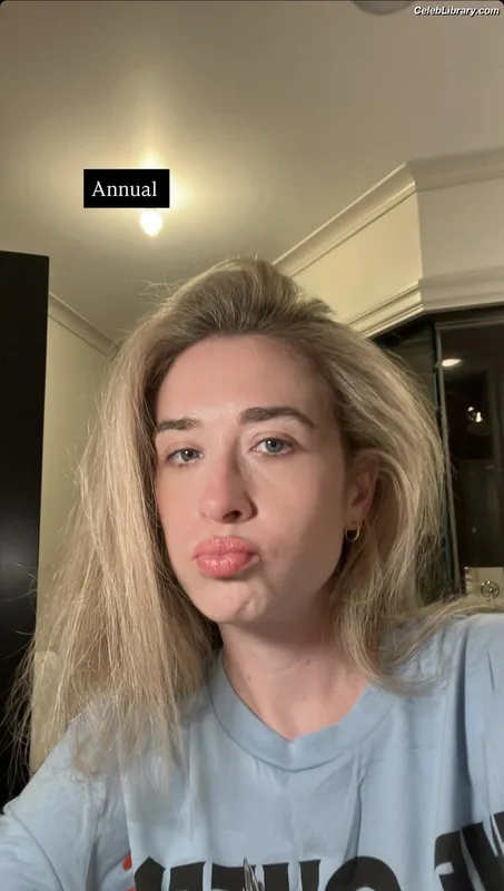 Blondshell photo 3 of 142
