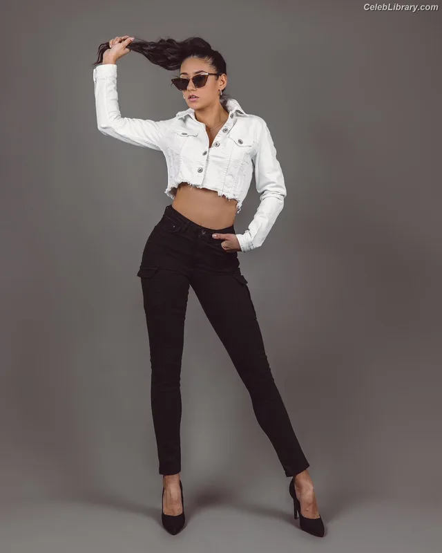 Bojana Jovanovic photo 8 of 28