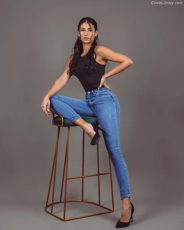 Bojana Jovanovic photo 11 of 28