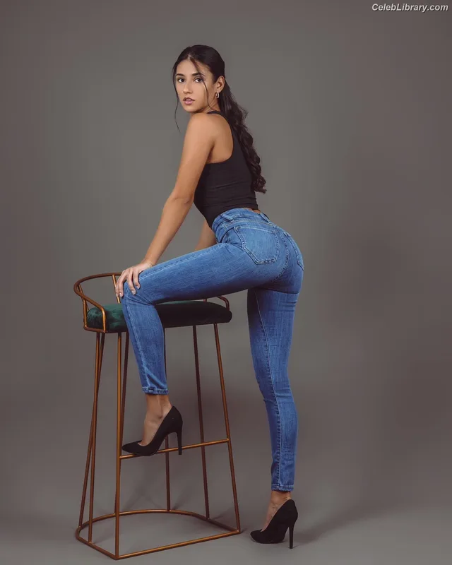 Bojana Jovanovic photo 12 of 28