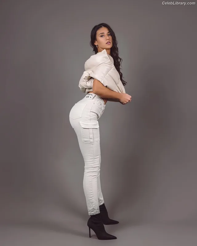 Bojana Jovanovic photo 13 of 28