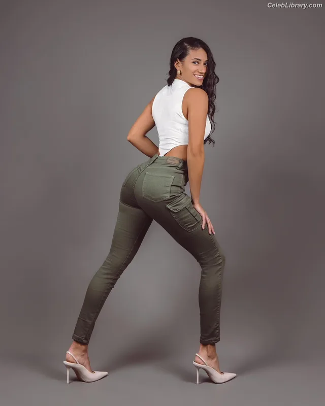 Bojana Jovanovic photo 14 of 28