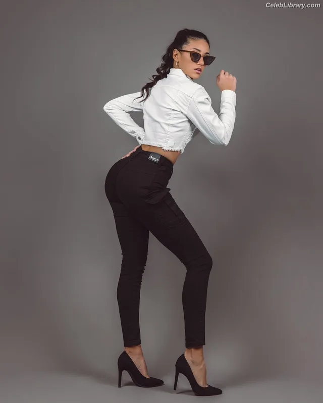 Bojana Jovanovic photo 15 of 28