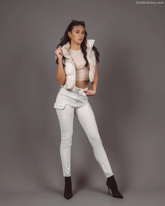 Bojana Jovanovic photo 16 of 28