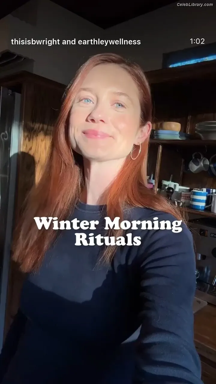 Bonnie Wright photo 18 of 422