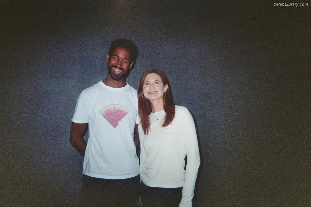 Bonnie Wright photo 2 of 422