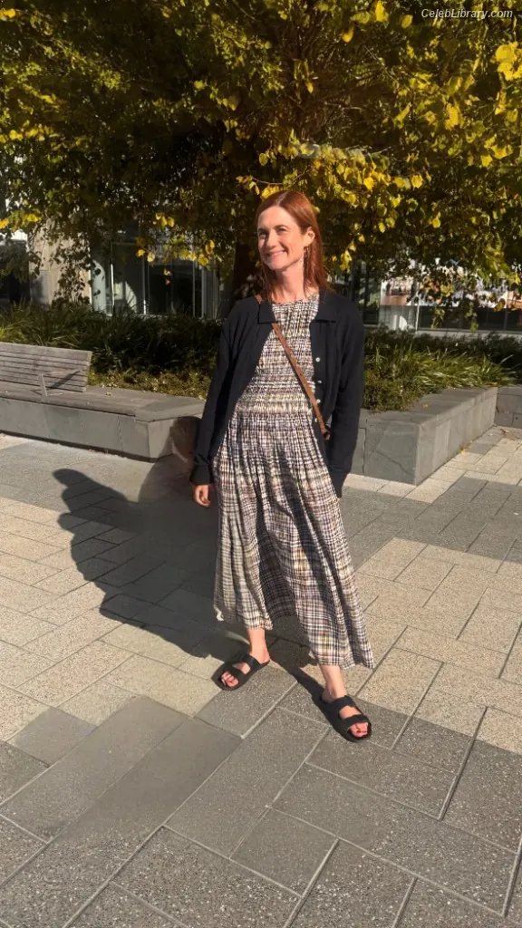 Bonnie Wright photo 20 of 422
