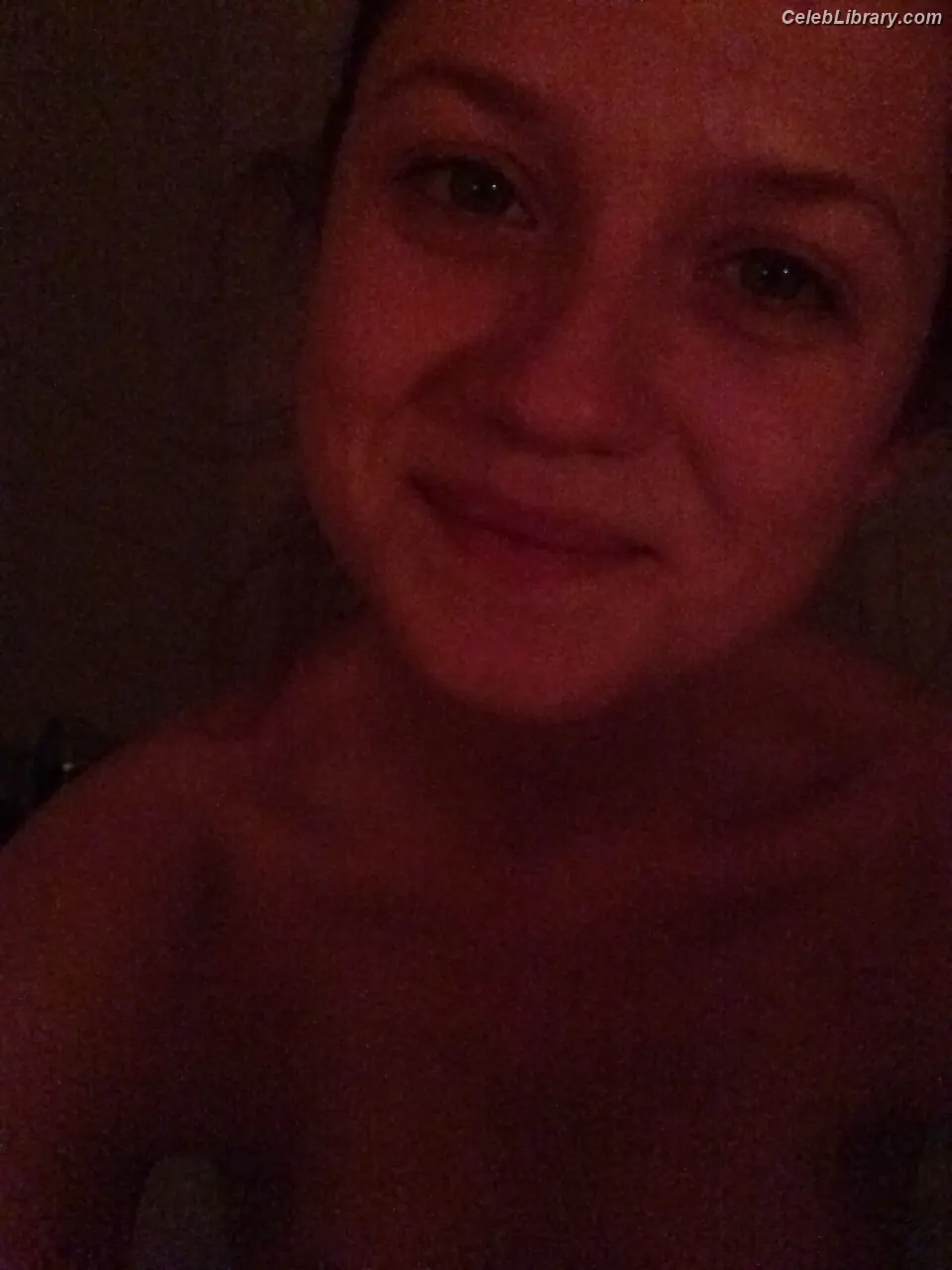 Bonnie Wright photo 9 of 422