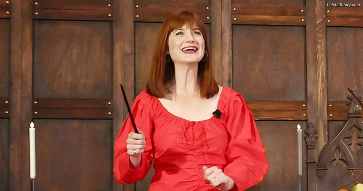 Bonnie Wright photo 11 of 422