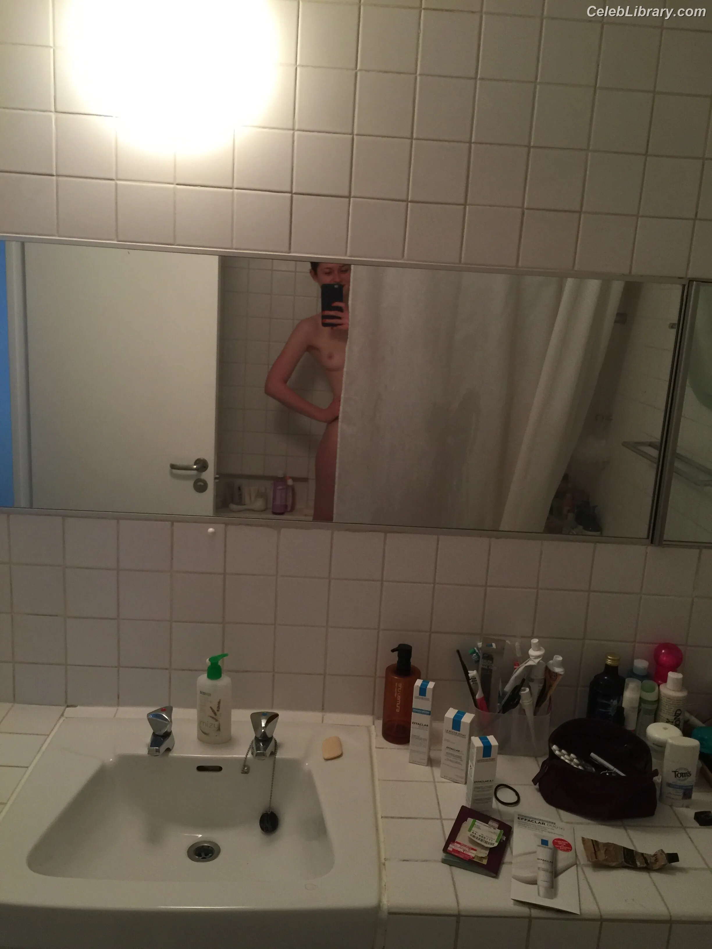 Bonnie Wright photo 22 of 422