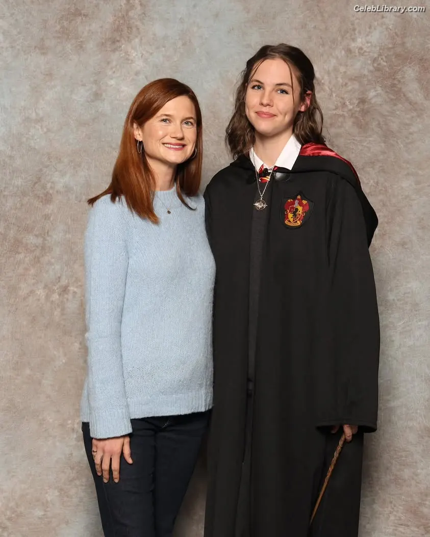 Bonnie Wright photo 18 of 422