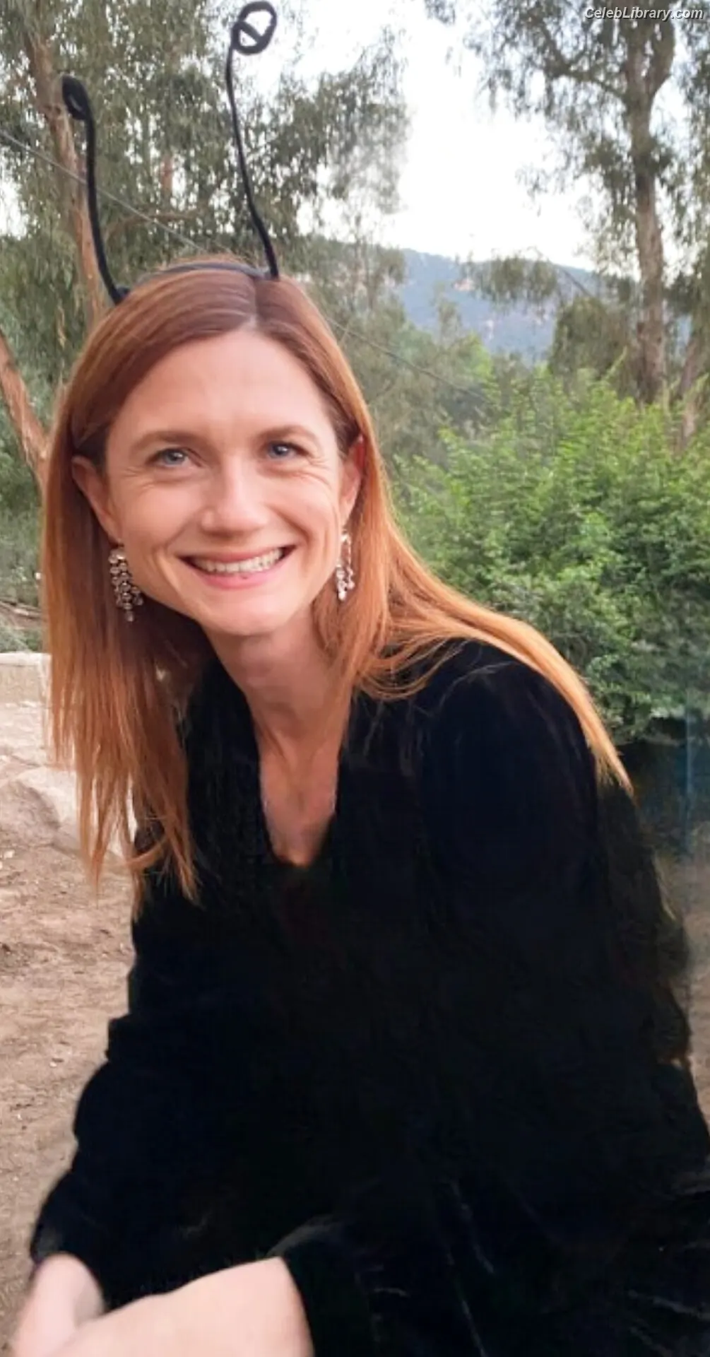 Bonnie Wright photo 23 of 422