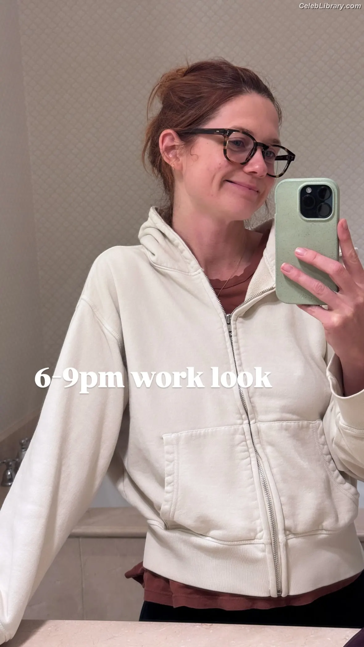 Bonnie Wright photo 1 of 422