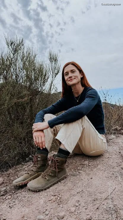 Bonnie Wright photo 4 of 423