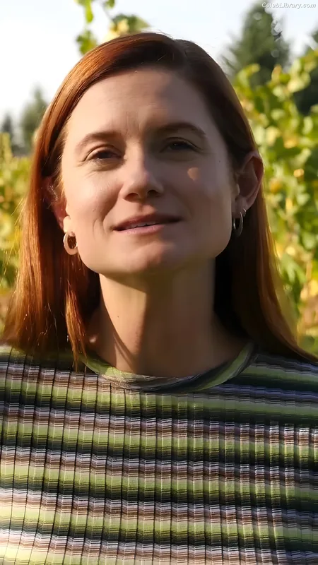 Bonnie Wright photo 17 of 423