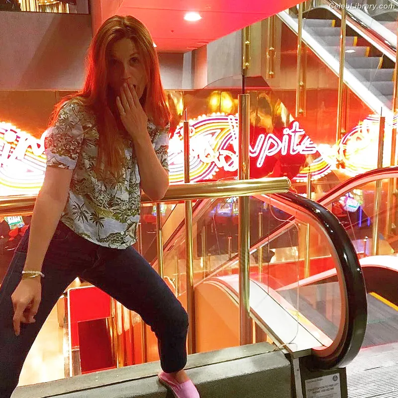 Bonnie Wright photo 20 of 423