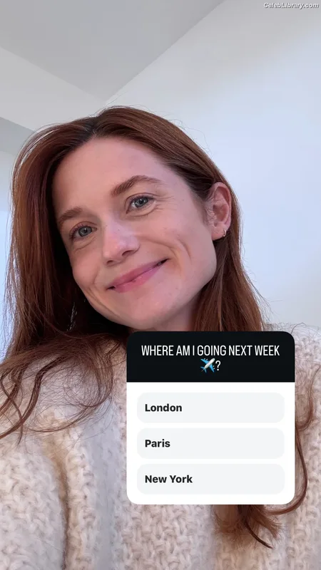Bonnie Wright photo 21 of 423