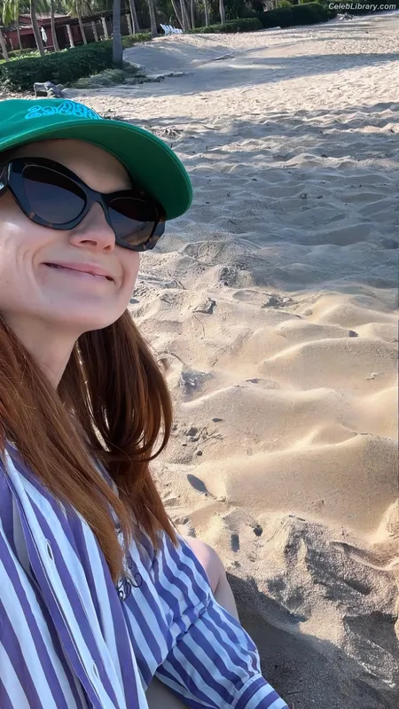 Bonnie Wright photo 7 of 423