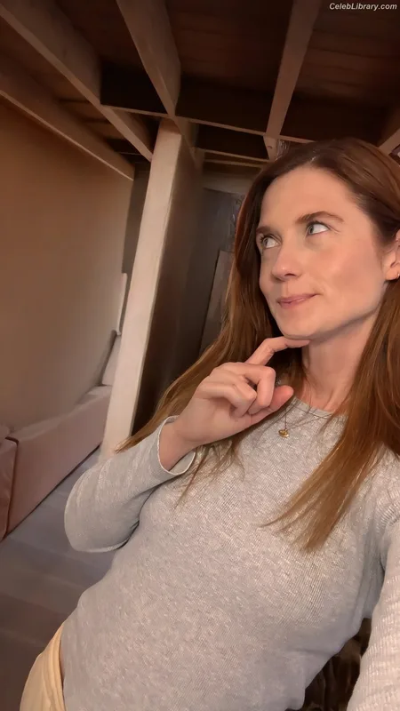 Bonnie Wright photo 15 of 423