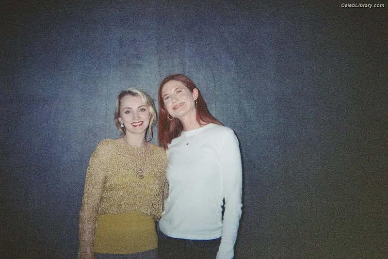 Bonnie Wright photo 21 of 423