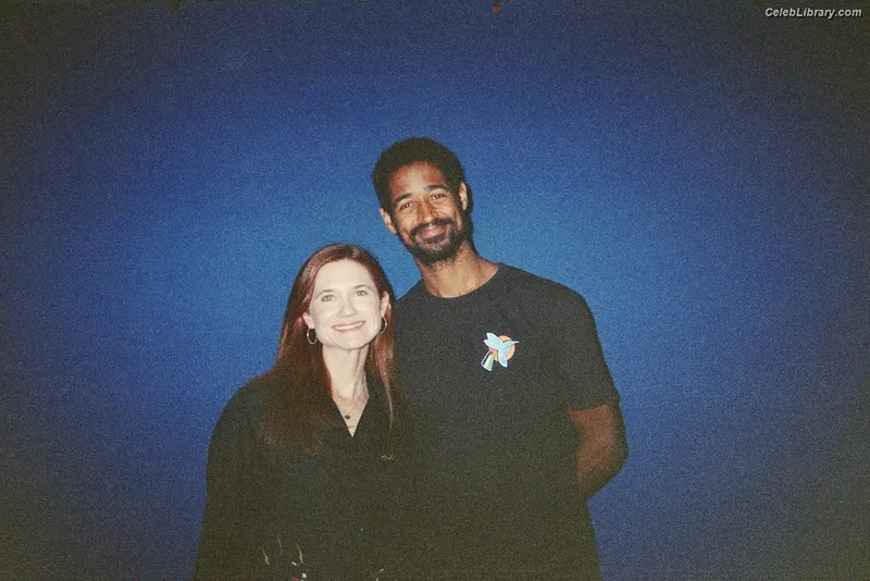 Bonnie Wright photo 23 of 423