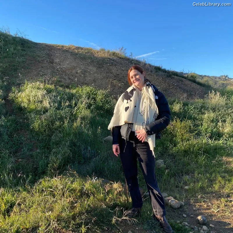 Bonnie Wright photo 6 of 423