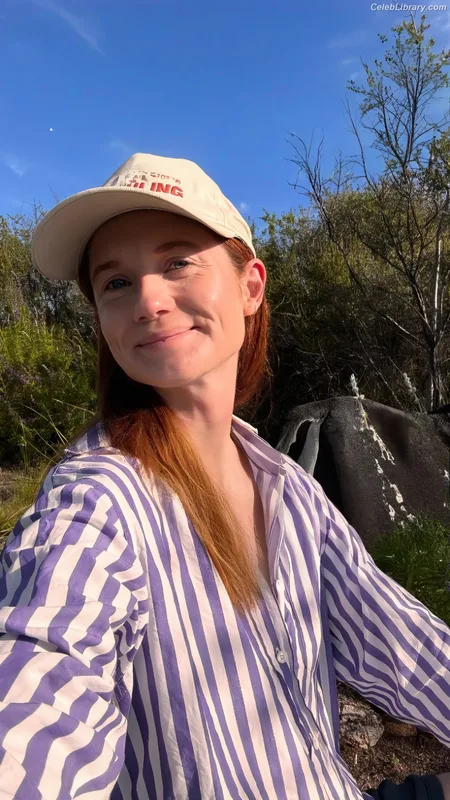 Bonnie Wright photo 11 of 423