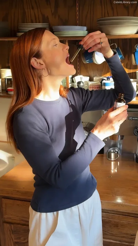 Bonnie Wright photo 12 of 423
