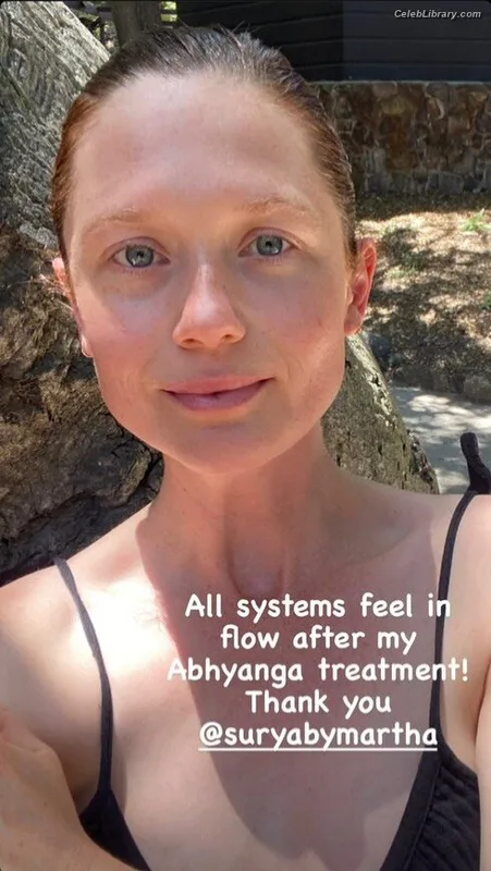 Bonnie Wright photo 13 of 423