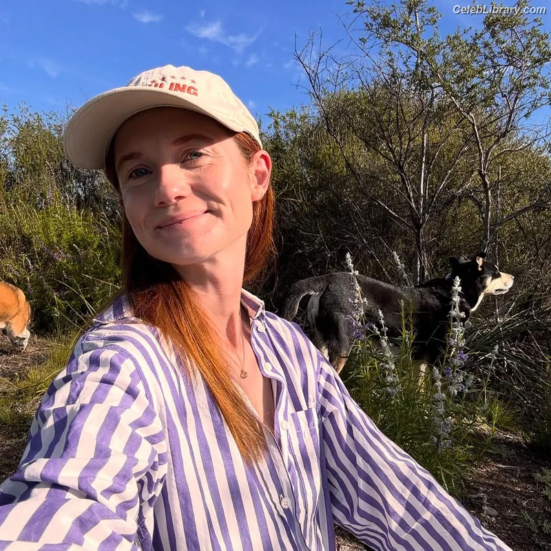 Bonnie Wright photo 18 of 423