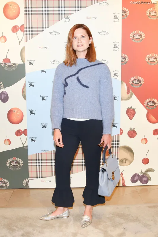 Bonnie Wright photo 7 of 423