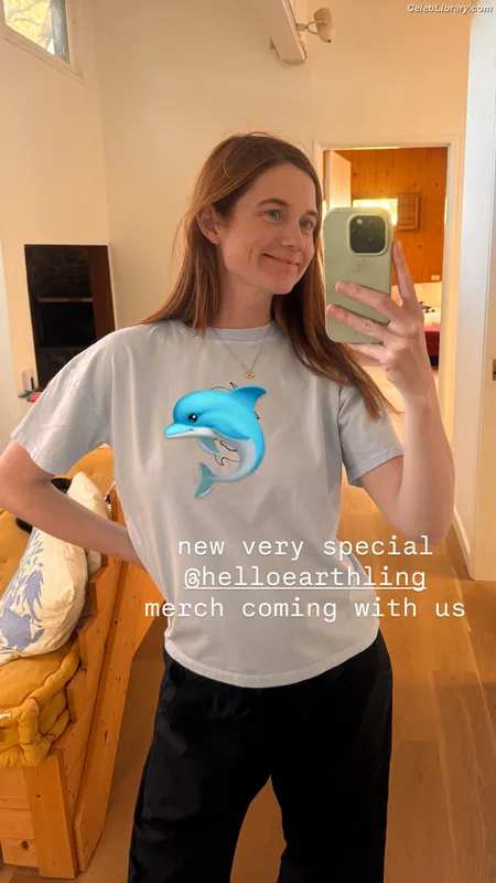 Bonnie Wright photo 11 of 423