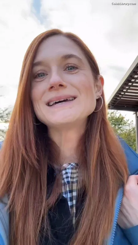 Bonnie Wright photo 13 of 423