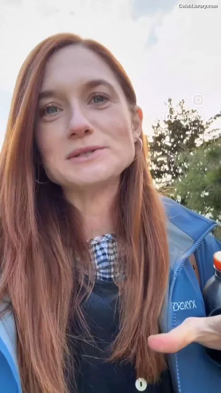 Bonnie Wright photo 14 of 423
