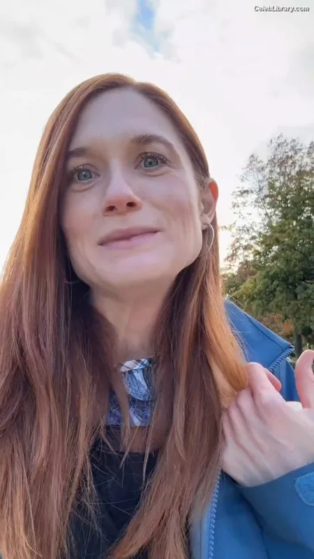 Bonnie Wright photo 15 of 423