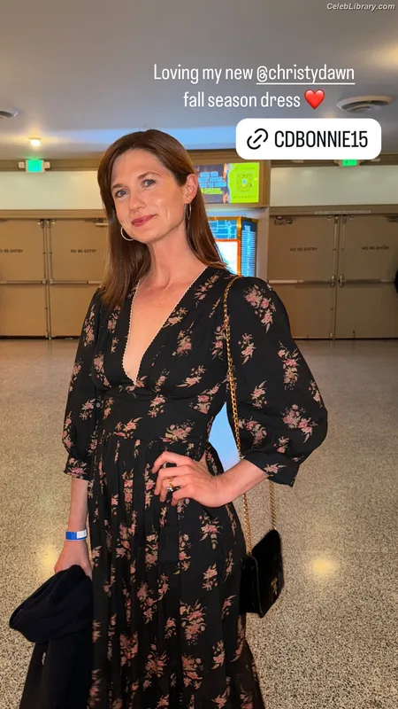 Bonnie Wright photo 17 of 423