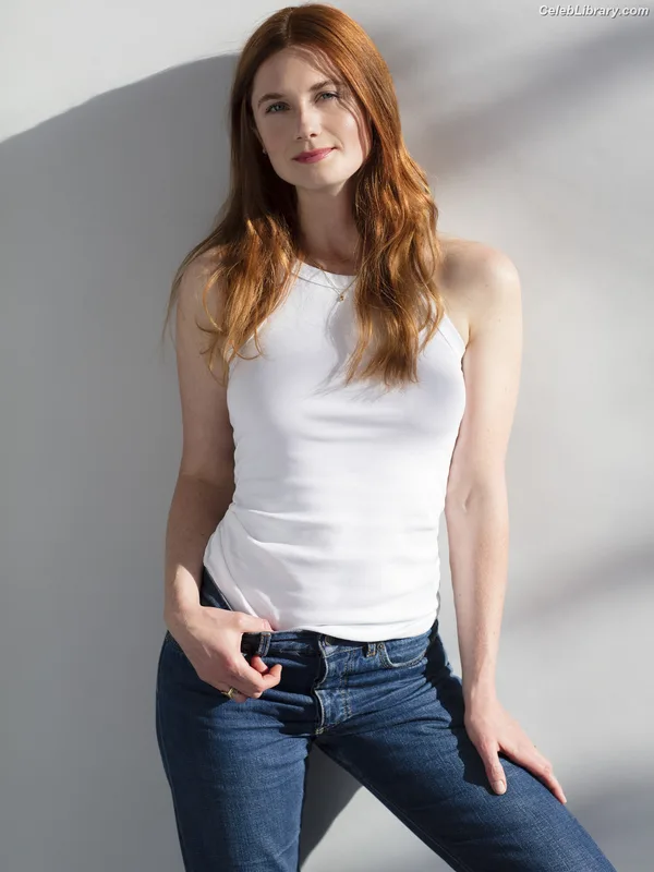 Bonnie Wright photo 23 of 423