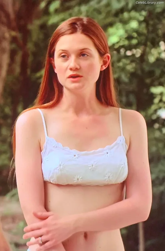 Bonnie Wright photo 24 of 423