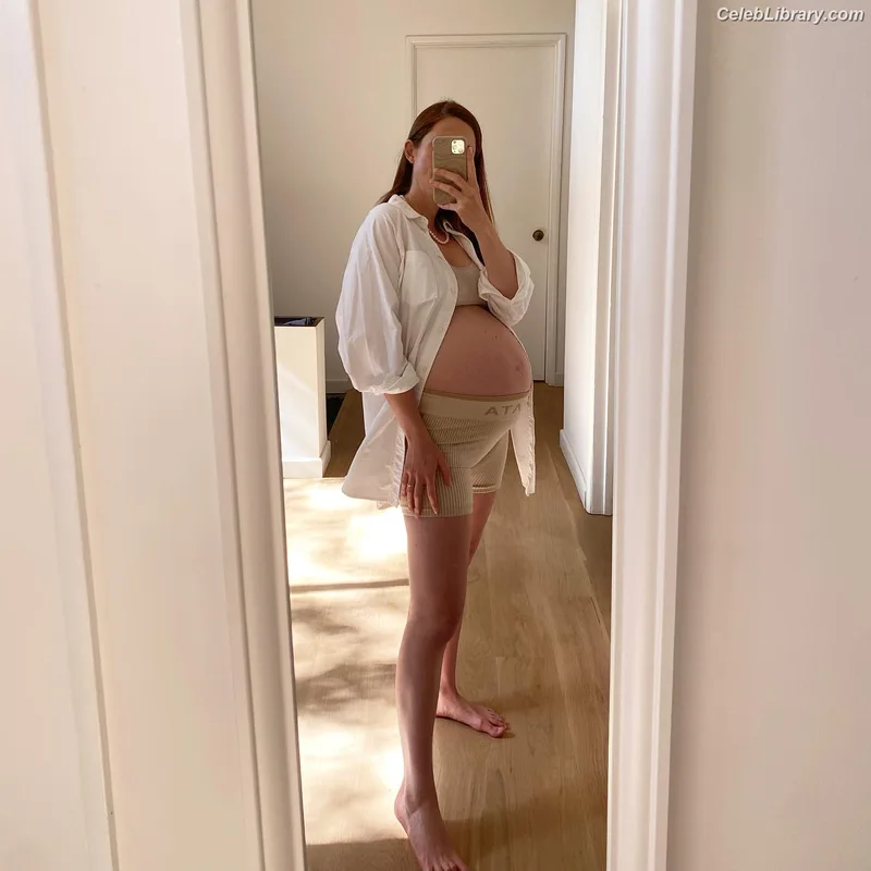 Bonnie Wright photo 2 of 423