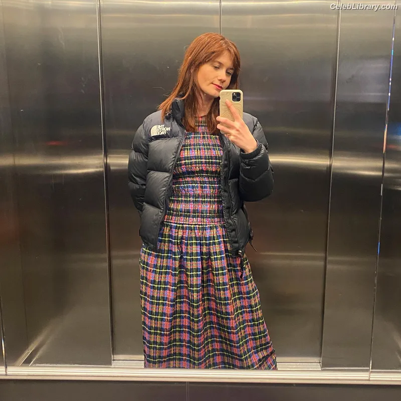 Bonnie Wright photo 11 of 423