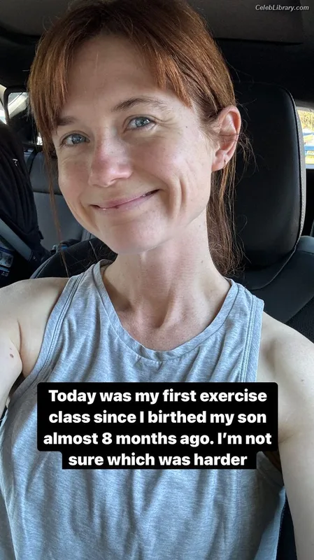 Bonnie Wright photo 13 of 423