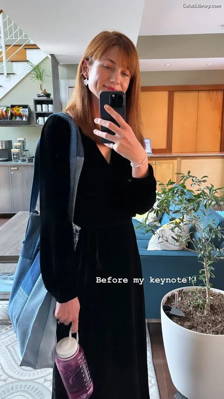 Bonnie Wright photo 14 of 423